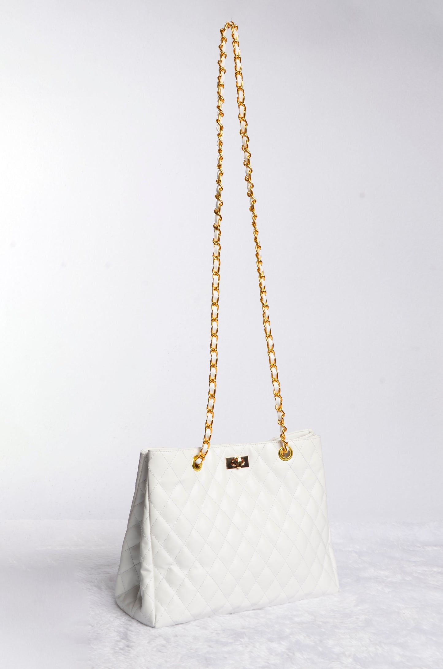 Stylish handbag with gold chain strap