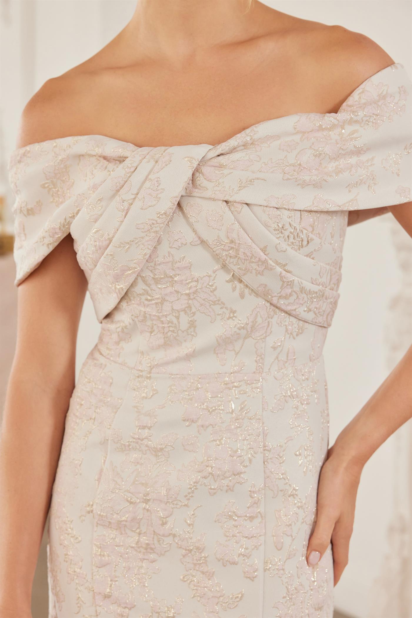 JACQUARD OFF SHOULDER TWISTED FRONT DETAIL TRUMPET SILHOUETTE