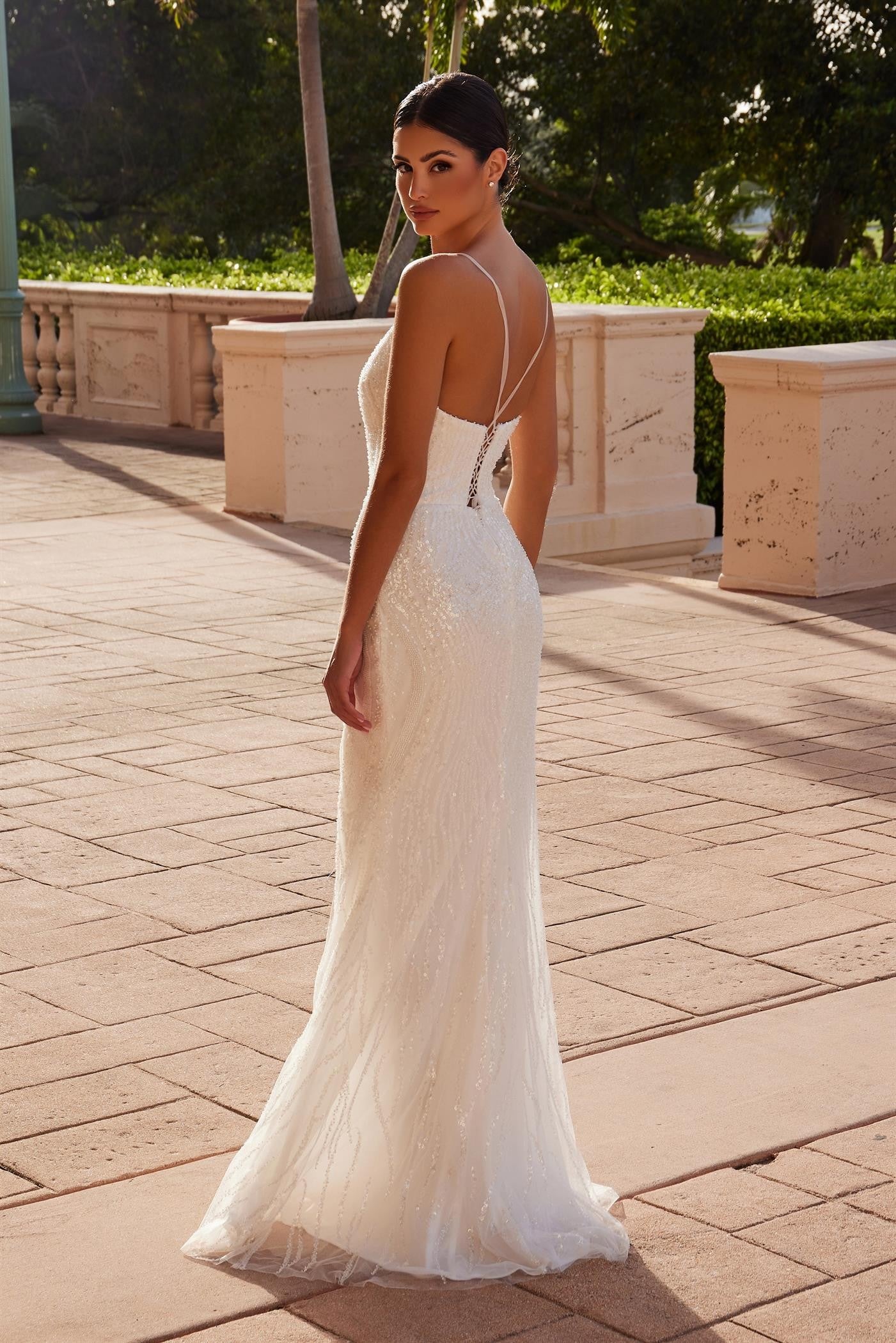 Long Dress With A V-neckline Spaghetti Straps Full E1535W