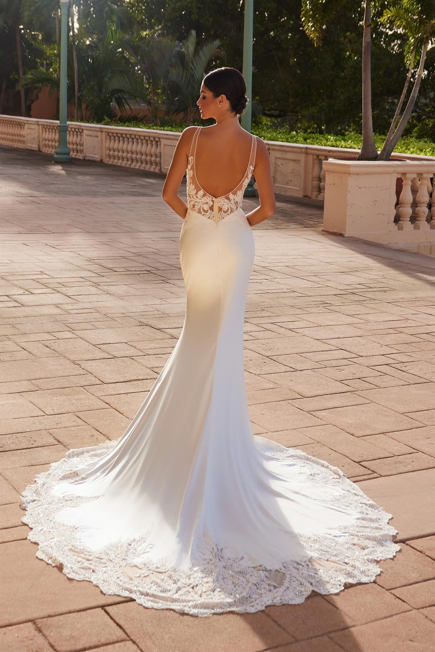 Fitted Wedding Dress With A Beautifully EmbroidereD JE1022L