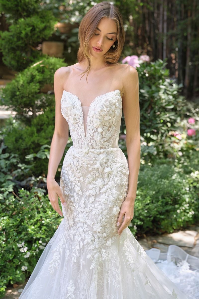 Strapless neckline, embellished lace body & lace-up back