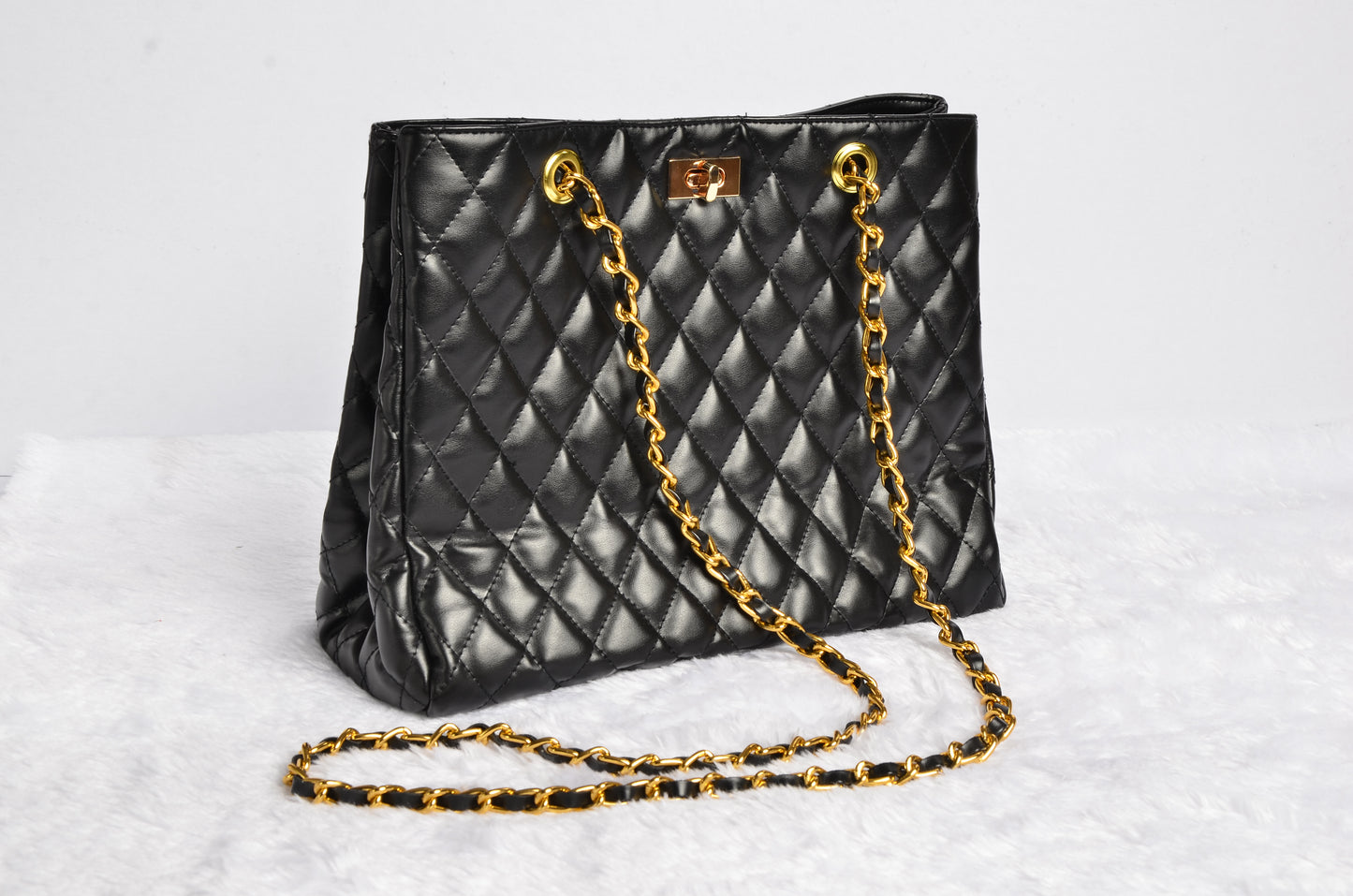 Stylish handbag with gold chain strap